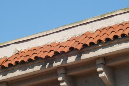 [roofing tiles on 5th Avenue building]