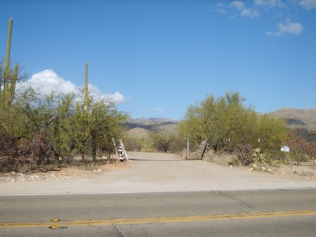 [entrance-way to a property on the northside of Reddington Rd]